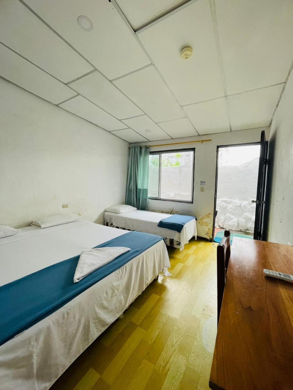 Hostal Darwin Puerto Ayora  Exterior foto