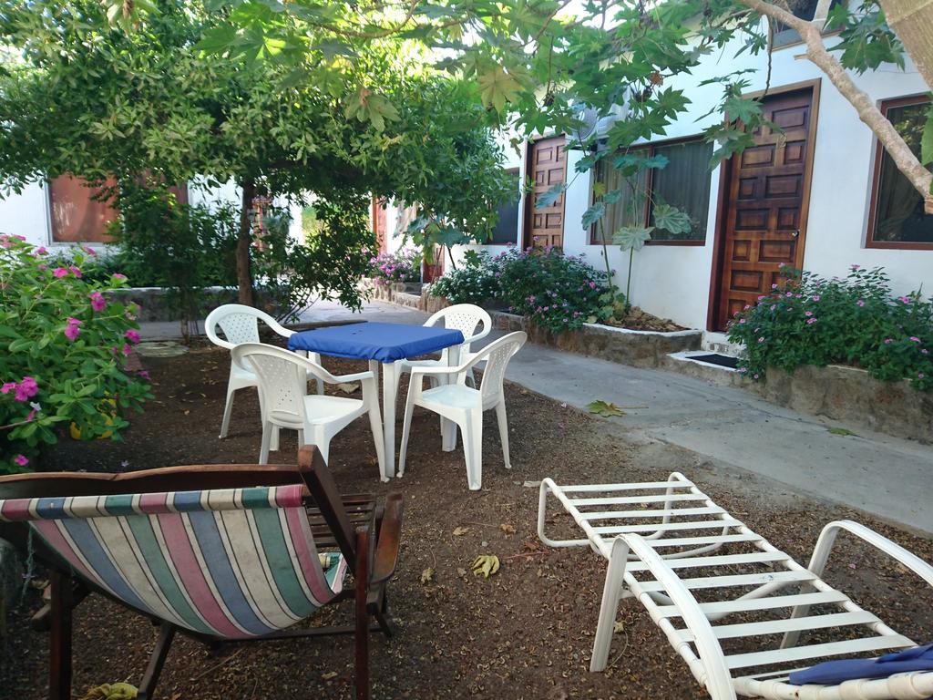 Hostal Darwin Puerto Ayora  Exterior foto
